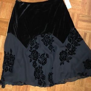 NWT Nine West velvet and silk black skirt.@